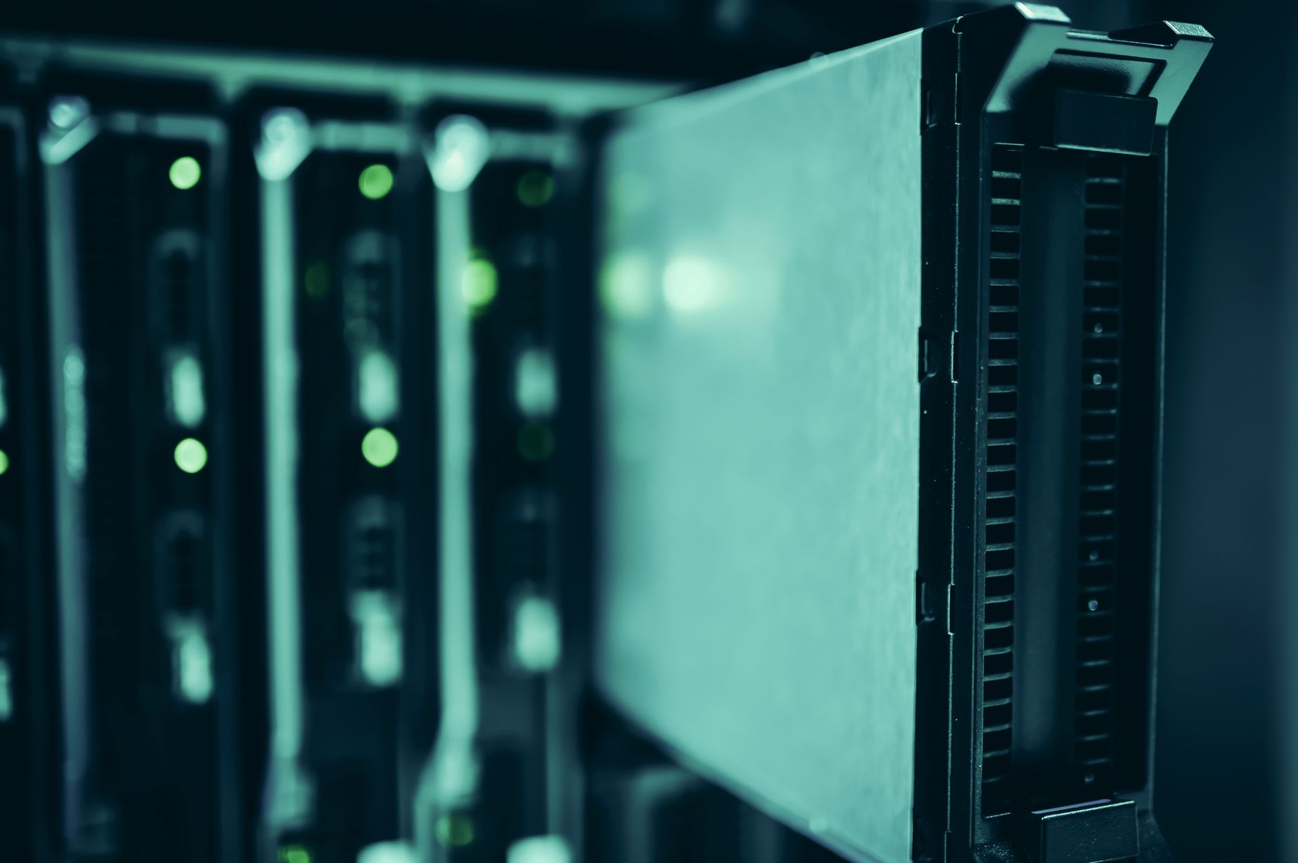 Cloud and server technology for business software